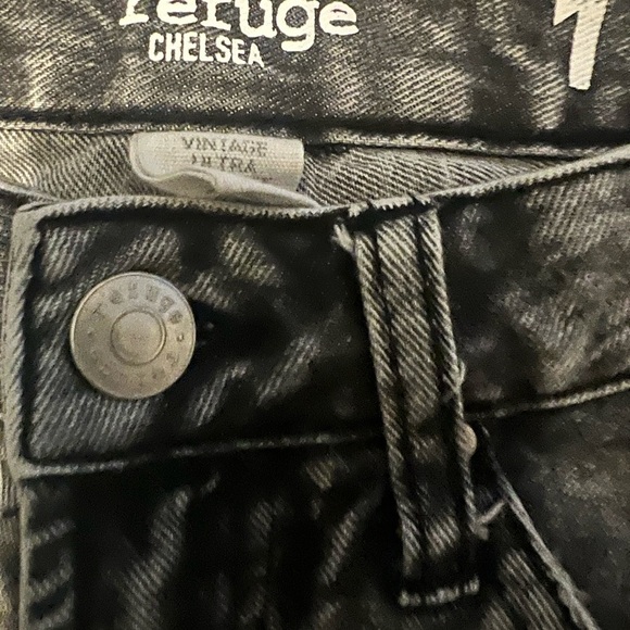 Refuge High Waisted Jean Shorts - Picture 3 of 3